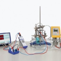 Kompl. zest. eksp. Zależność temperaturowa siły elektromotorycznej z Cobra4